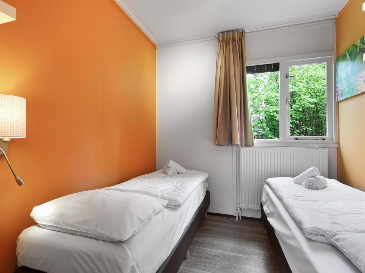 Comfort 6-Person Dog Bungalow In The Holiday Park Landal Heideheuvel Beekbergen Oda fotoğraf