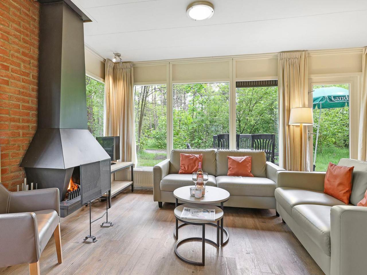 Comfort 6-Person Dog Bungalow In The Holiday Park Landal Heideheuvel Beekbergen Oda fotoğraf
