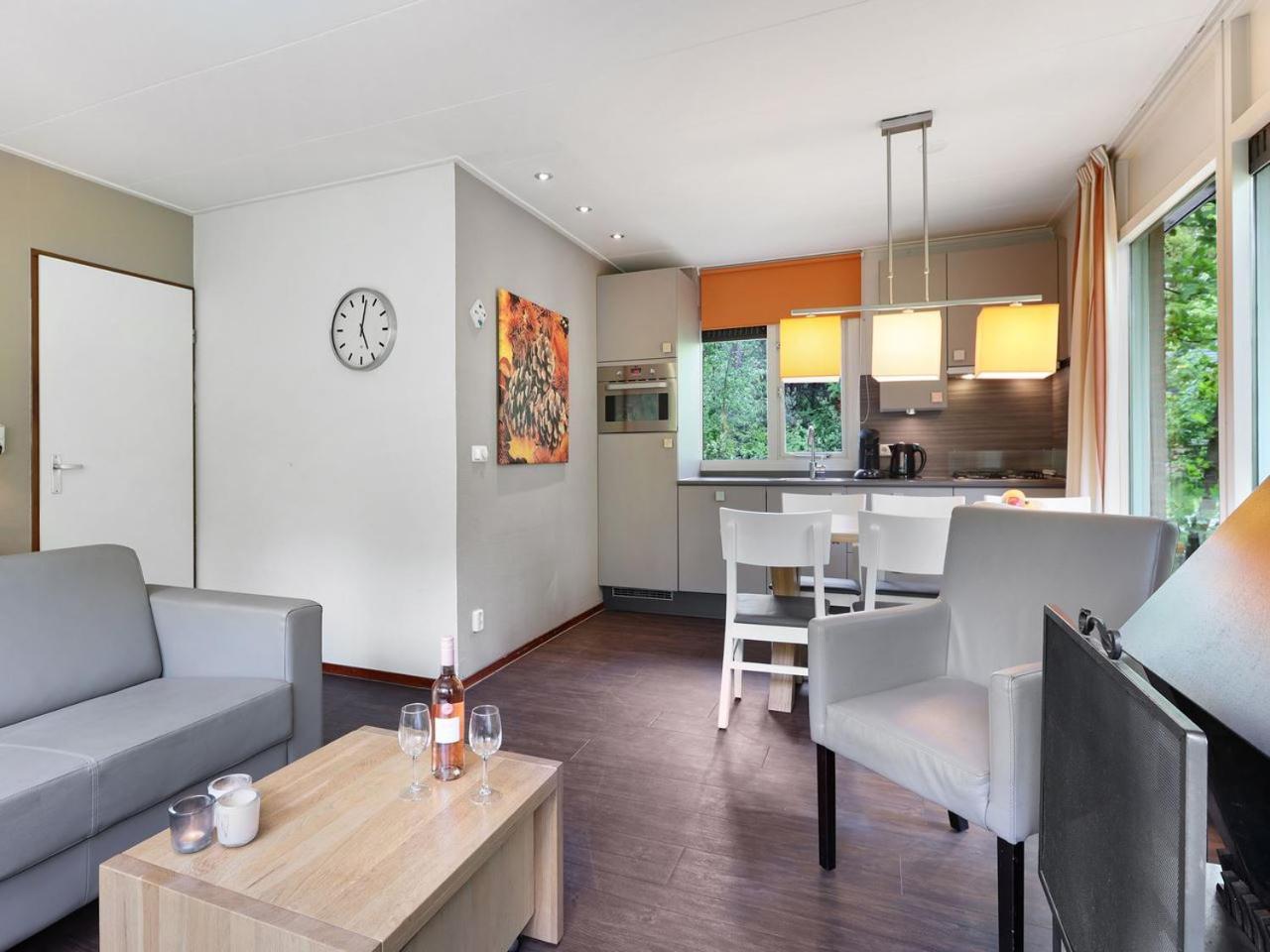 Comfort 6-Person Dog Bungalow In The Holiday Park Landal Heideheuvel Beekbergen Oda fotoğraf