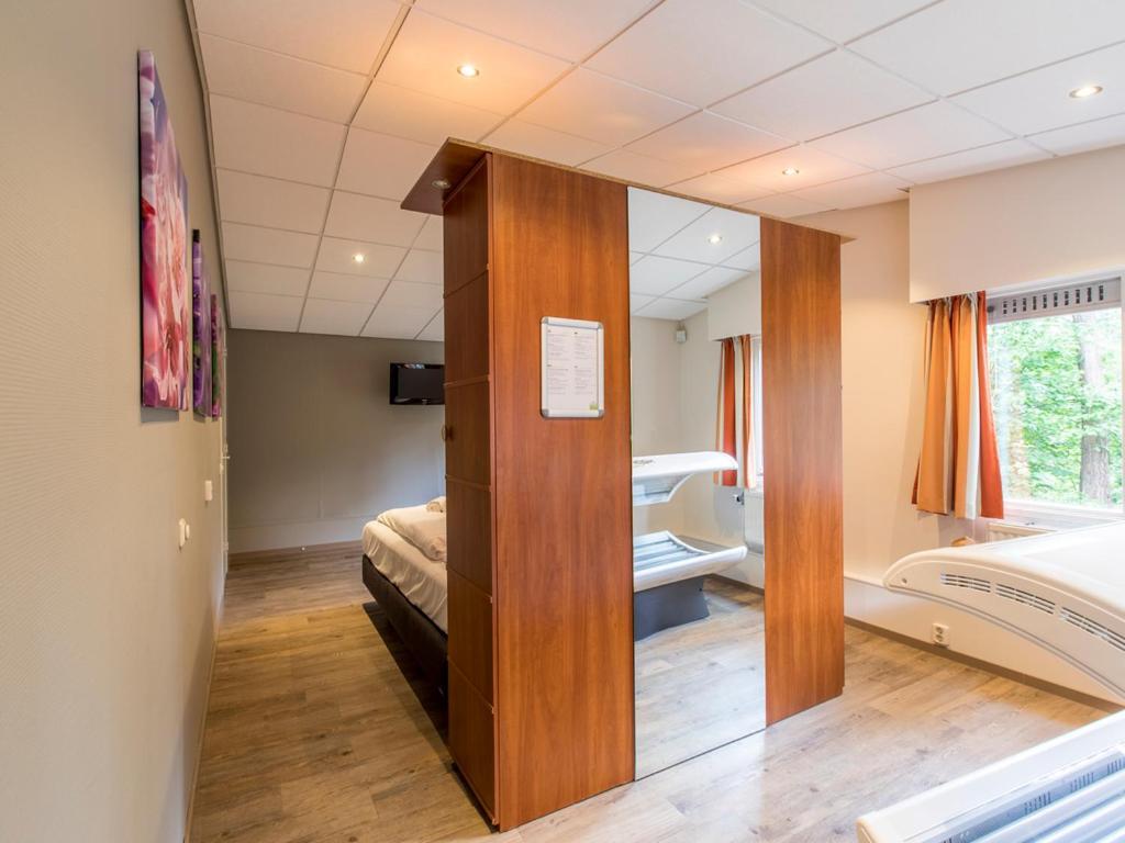 Comfort 6-Person Dog Bungalow In The Holiday Park Landal Heideheuvel Beekbergen Oda fotoğraf
