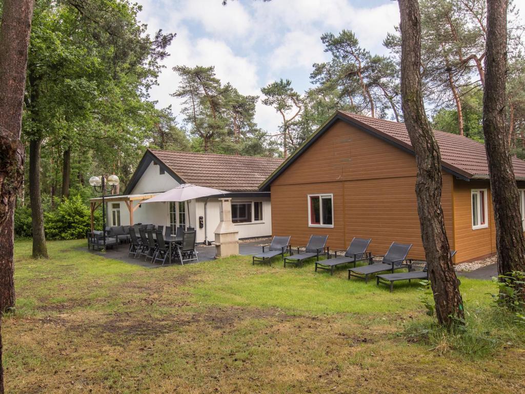 Comfort 6-Person Dog Bungalow In The Holiday Park Landal Heideheuvel Beekbergen Oda fotoğraf
