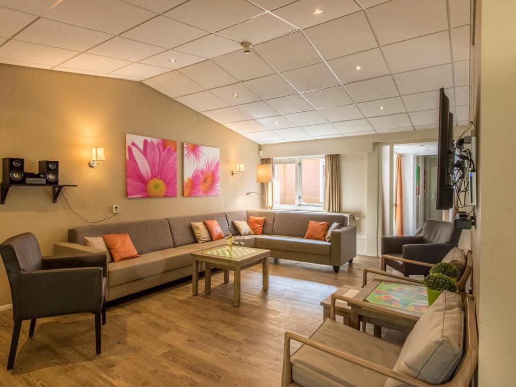 Comfort 6-Person Dog Bungalow In The Holiday Park Landal Heideheuvel Beekbergen Oda fotoğraf