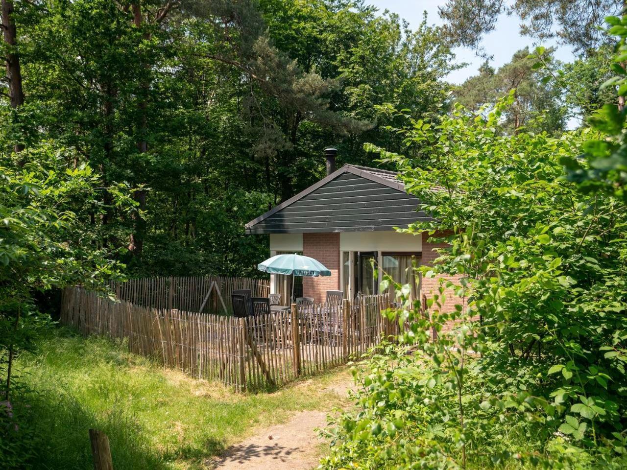 Comfort 6-Person Dog Bungalow In The Holiday Park Landal Heideheuvel Beekbergen Dış mekan fotoğraf