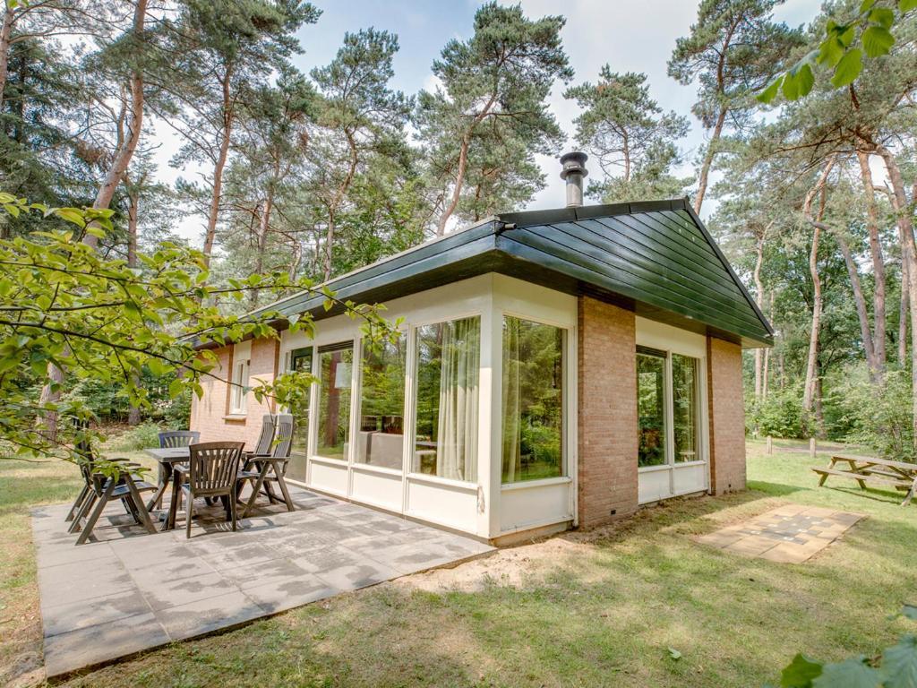 Comfort 6-Person Dog Bungalow In The Holiday Park Landal Heideheuvel Beekbergen Oda fotoğraf