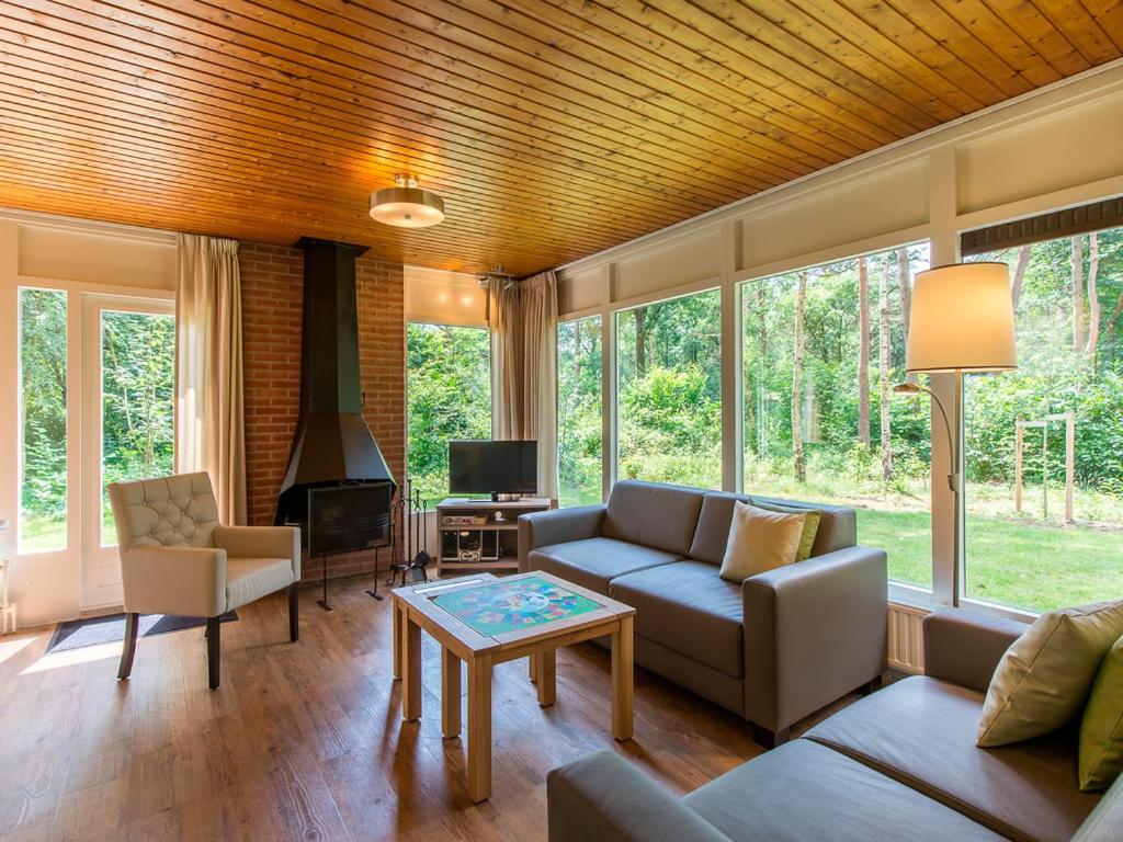 Comfort 6-Person Dog Bungalow In The Holiday Park Landal Heideheuvel Beekbergen Oda fotoğraf