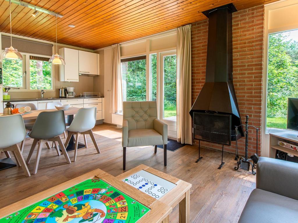 Comfort 6-Person Dog Bungalow In The Holiday Park Landal Heideheuvel Beekbergen Oda fotoğraf